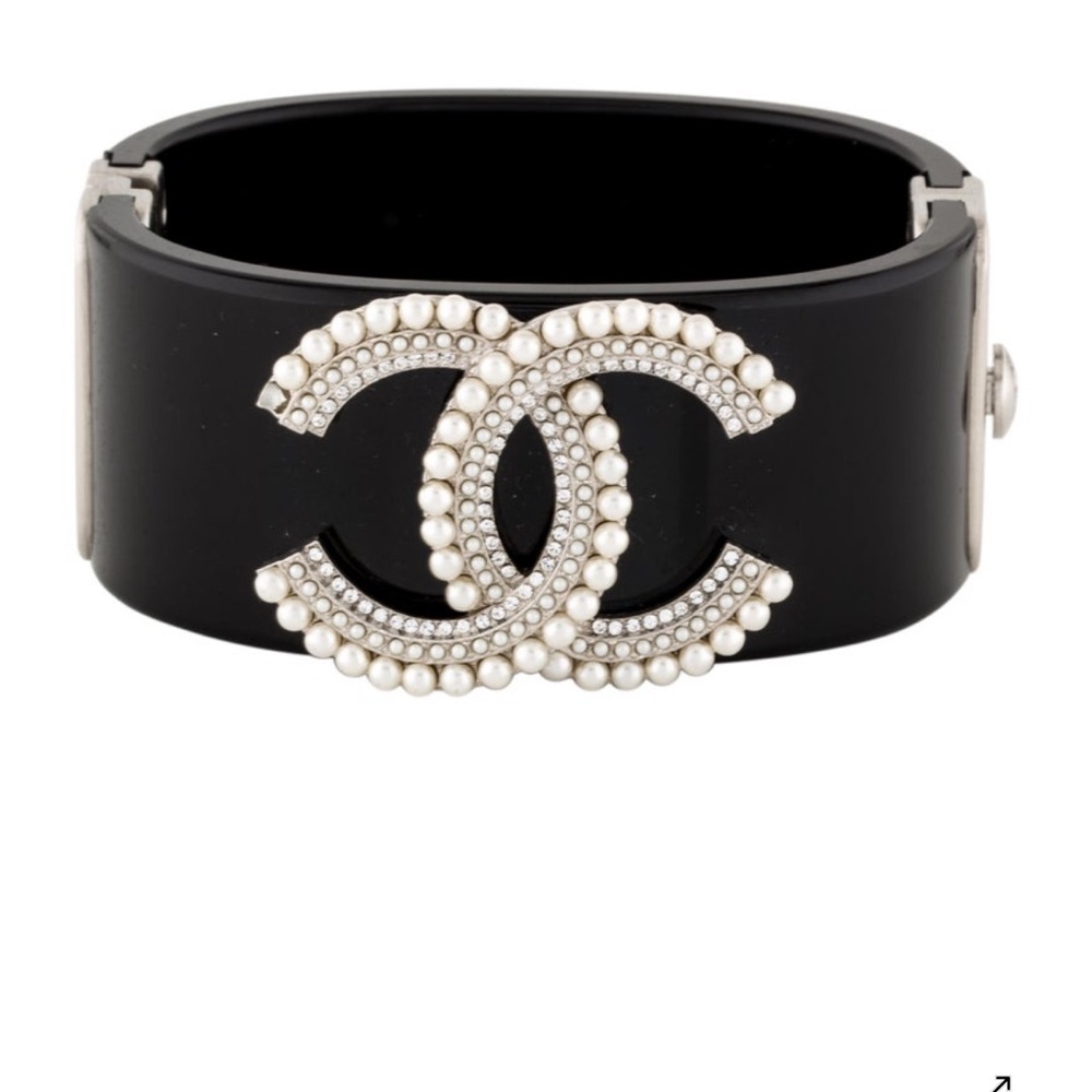 Chanel faux pearl and strass CC narrow resin cuff